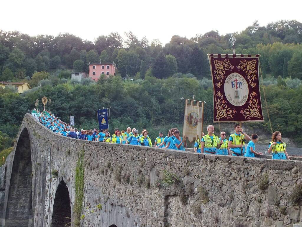 Borgo a Mozzano in processione festeggia san Francesco