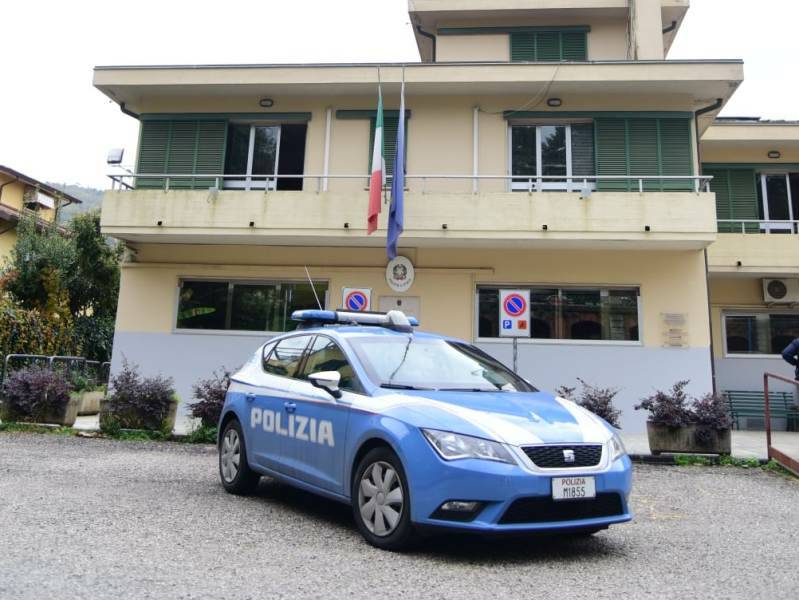 Ruba in un supermercato di Pescia: arrestato 26enne residente ad Altopascio