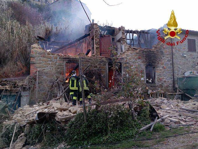L’esplosione e poi le fiamme, un morto a Pescia