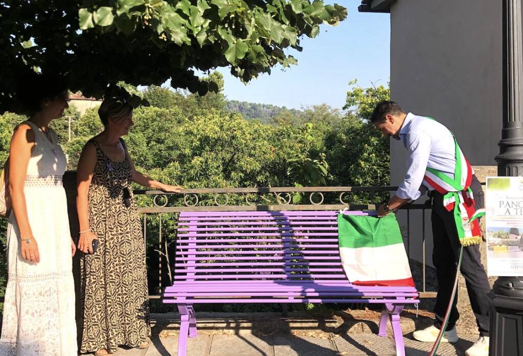 Inaugurate a Loppeglia quattro panchine tematiche promosse dal Comune di Pescaglia