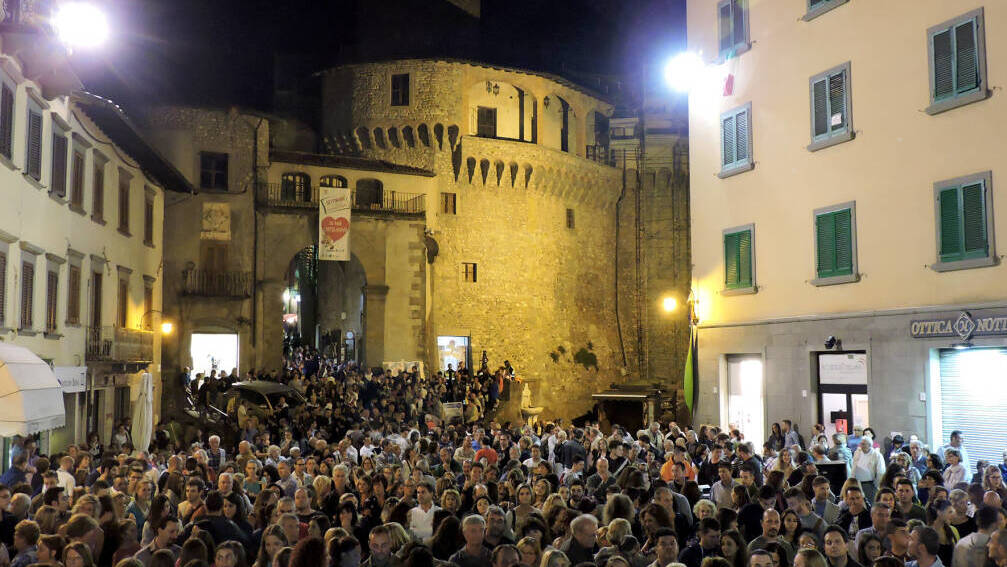 Castelnuovo, successo per la 43esima Settimana del Commercio: migliaia in centro
