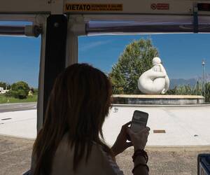 Pietrasanta alla scoperta delle opere del Parco della scultura a bordo del trenino turistico