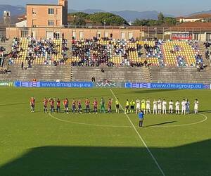 Camilli show. La Lucchese batte il Cecina 2-1 e rimane in testa alla classifica
