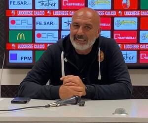 Verso lo Sporting Cecina, Pirozzi: “Io non ho parlato con nessuno, sono concentrato sulla Lucchese”