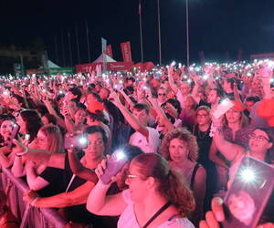 Beach like a Deejay, trionfo in piazza Mazzini con Radio Kiss Kiss