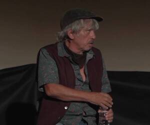 ‘Operaccia satirica’ di Paolo Rossi strappa applausi al teatro Eden di Viareggio