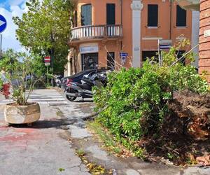 Il maltempo si abbatte su Tonfano: subito al lavoro per sgomberare i punti più danneggiati