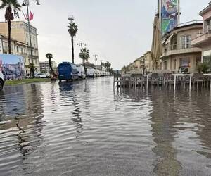 Nubifragio su Viareggio: salta il mercato in Passeggiata